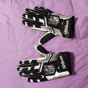 Youth Medium NFL Wilson football gloves